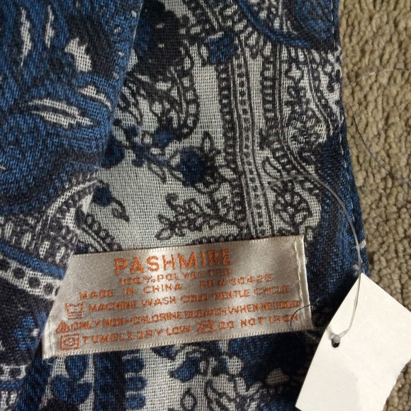 Pashmina 100 Percent Polyester NWT Nice Print - Picture 2 of 3